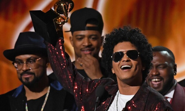 image: Full pott for Bruno Mars under Grammy-utdelinga